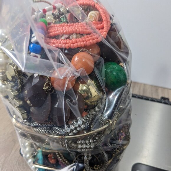 1076 Wearable/Sellable Jewelry Lot 4-5lbs Mixed Lot Free Shipping - Picture 3 of 5